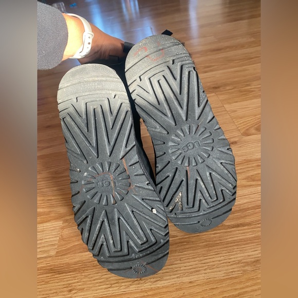 EUC Bailey Bow tie Uggs - Size 8 - Picture 7 of 9